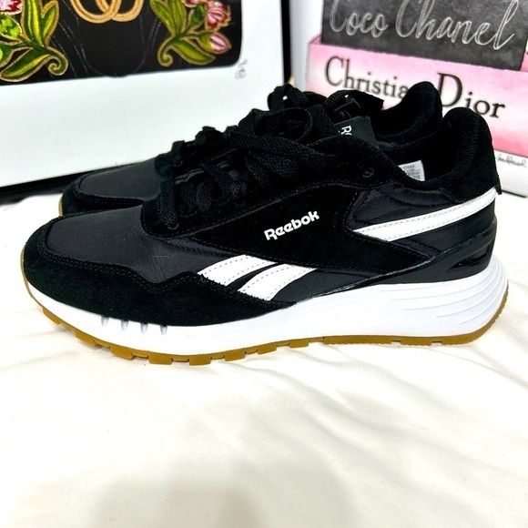 Reebok Shoes - Reeboks Classic women’s Size 8 New Without Tag